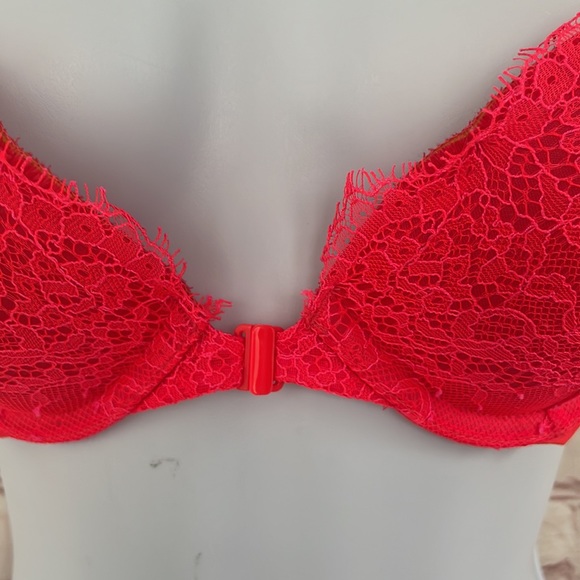 Victoria’s Secret Push up bra size 34A - Picture 3 of 6